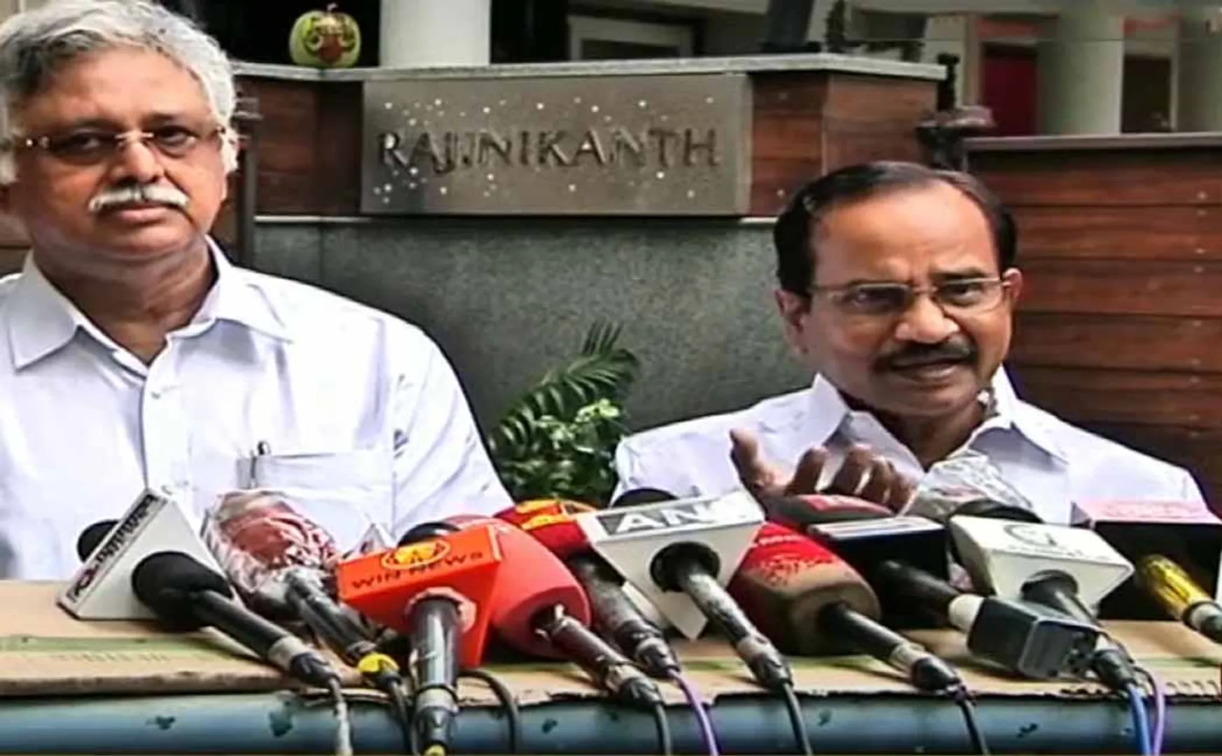after rajinikanth meet tamilaruvi manian press meet at poes garden 